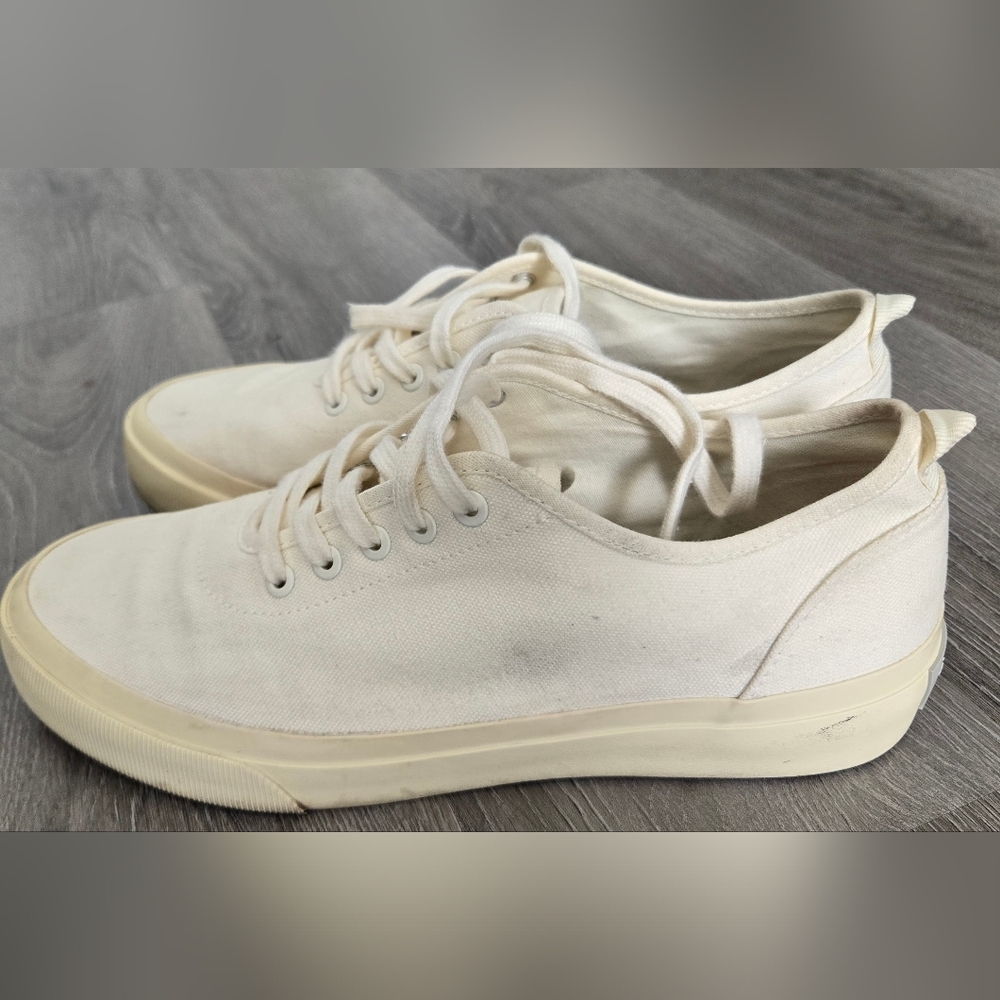 Everlane Canvas Low-Top Sneakers in Off-White